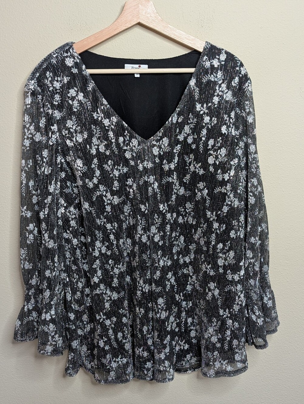Poppi Metallic Floral Top NWT Size 3X Black Silver Lurex Bell Sleeve V Neck